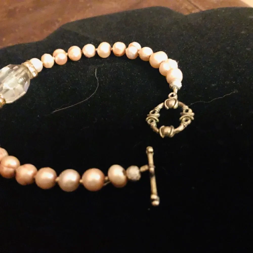 Pink dyed pearl bracelet
